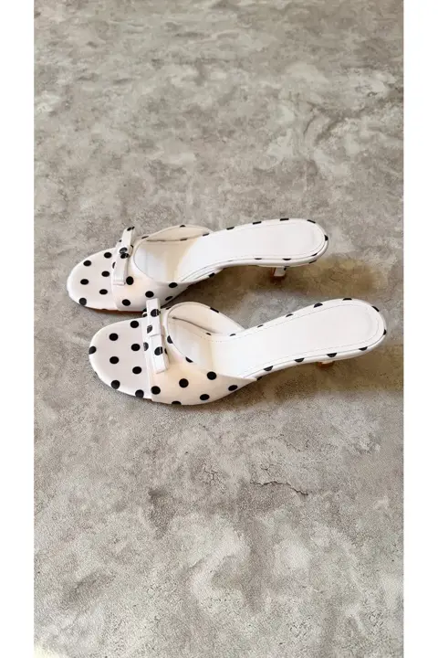 Mabel Kadın Topuklu Beyaz Puantiye Terlik